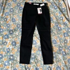 Signature Levi Strauss black pull on skinny jeans women's 8M NWT